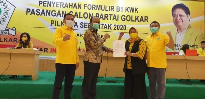 Bakal Calon Wakil, Suharsi Igirsa Terima Rekomendasi Dari DPP Golkar (Foto : Fb Wawan Hatama)