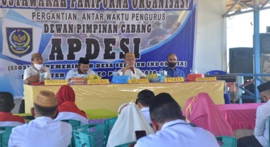 Amin Haras Buka Musyawarah Paripurna Organisasi, PAW DPC APDESI Pohuwato. (Foto : Iwan)