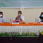 Sekda Pohuwato Iskandar Datau (Tengah), membuka Bimtek verifikasi pemuktahiran data ASN. (Foto Humas)