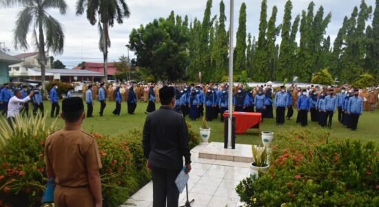 Bupati Anas Jusuf Saat Melakukan Pengambilan Sumpah Bagi 72 PNS
