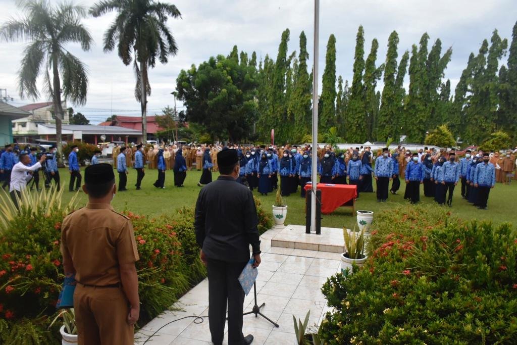 Bupati Anas Jusuf Saat Melakukan Pengambilan Sumpah Bagi 72 PNS