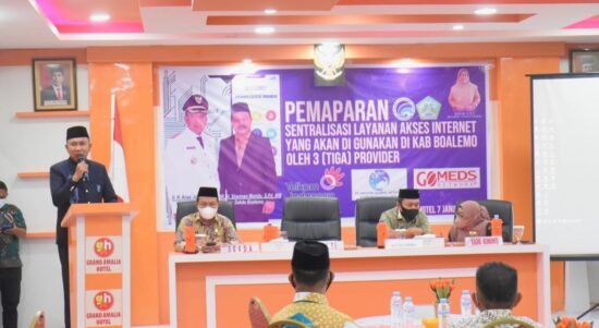 Anas Jusuf Saat Membuka Pemaparan Sentralisasi Layanan Internet( Foto: Arif)
