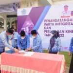 Bupati Boalemo Saat Melakukan Penandatanganan Pakta Integritas Bagi Seluruh OPD(Sumber Foto: Arif)