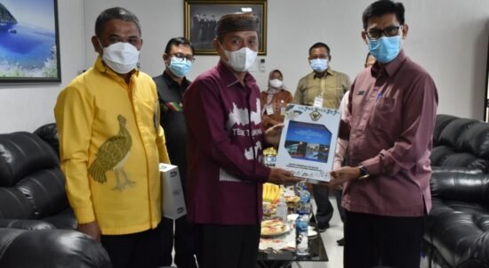 Bupati dan Ketua DPRD Pohuwato terima LHP dari BPK RI