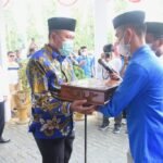 Bupati Boalemo Anas Jusuf Saat Menerima Bendera Pusaka 23 Januari(Foto: Arif)