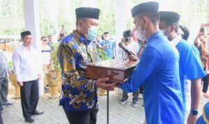 Bupati Boalemo Anas Jusuf Saat Menerima Bendera Pusaka 23 Januari(Foto: Arif)