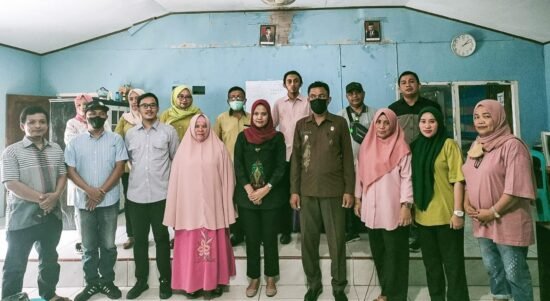 Foto bersama Pokmas Milenial dan Pemerintah Kelurahan Tenda