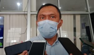 La Ode Haimudin saat diwawancarai awak media