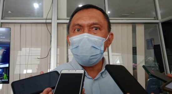 La Ode Haimudin saat diwawancarai awak media