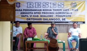 Anggota DPRD Provinsi Gorontalo, Oktohari Dalanggo Saat Melaksanakan Reses