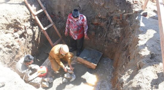 Bupati Boalemo, Anas Jusuf Saat Meletakan Batu Pertama Pembangunan MBS