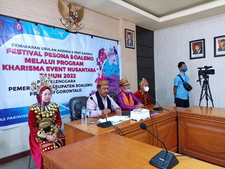 Sekda Boalemo, Sherman Moridu saat memaparkan agenda tahunan Festival Pesona Boalemo didepan para kurator Nasional