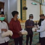 Di ngopi sehari, Bupati Saipul Mbuinga bagikan bantuan