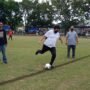 Erwin Ismail melakukan tendangan pertama pada Buladu CUP Tahun 2022