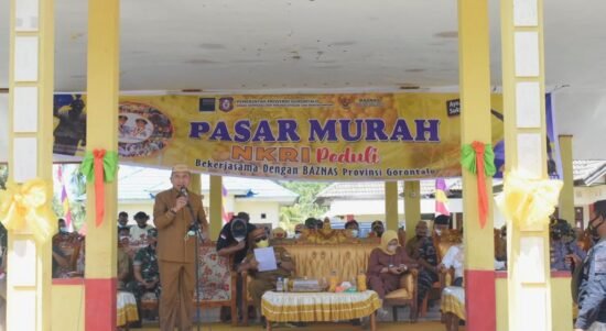 Bupati Boalemo, Anas Jusuf saat menghadiri pasar murah NKRI Peduli