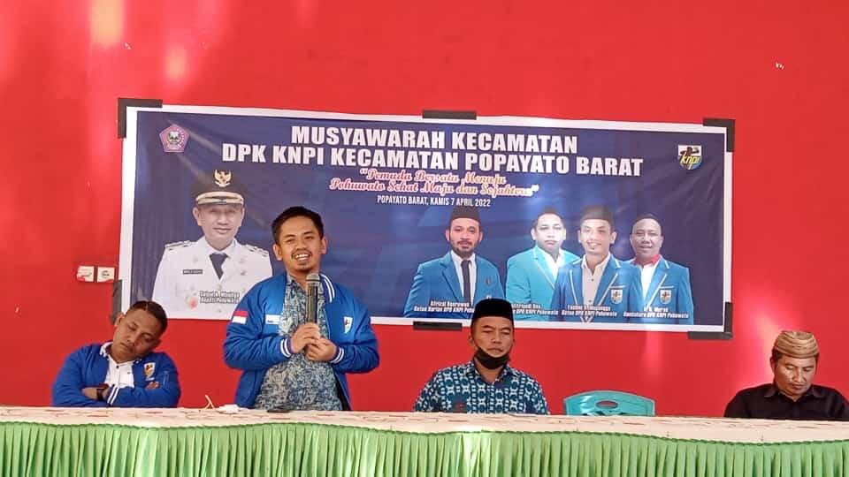 Fachmi Mopangga memberikan sambutan pada muscam DPK KNPI Kecamatan Popayato Barat