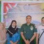 Foto Bersama Kapten Inf Zainudin Bersama Warga Penerima Bantuan