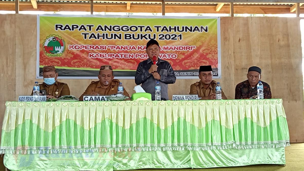 Beni Nento memberikan sambutan pada RAT Koperasi