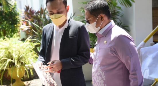 Noval Abdussama bersama Penjabat Gubernur Gorontalo