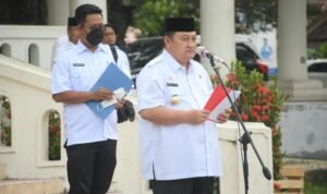 Penjabat Bupati Boalemo, Dr. Drs. Hendriwan, M.Si saat memimpin apel kerja perdana di lingkungan pemkab Boalemo