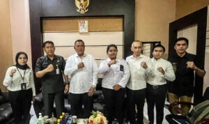 Foto bersama BNPT dan Kepala Kesbangpol Provinsi Gorontalo
