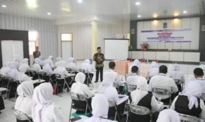 Sekretris Daerah Boalemo, Saat Memberikan Materi Latsar CPNS