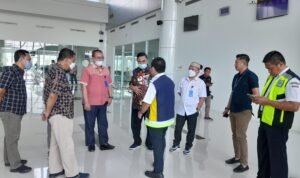 Komisi I DPRD Provinsi Gorontalo Saat Melakukan Pininjauan Pelayanan Bandara Djalaludin