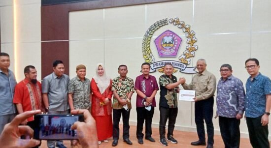 Foto bersama DPRD Pohuwato, Pemkab Pohuwato dan pihak Merdeka Group
