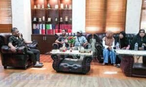 Masyarakat Desa Bukit Harapan temui Ketua DPRD Pohuwato, Nasir Giasi