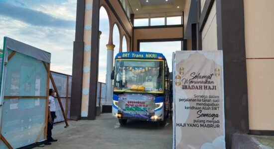 Jamaah Calon Haji kloter 17 Provinsi Gorontalo diberangkatkan dari asrama haji, Kamis, 30 Juni 2022
