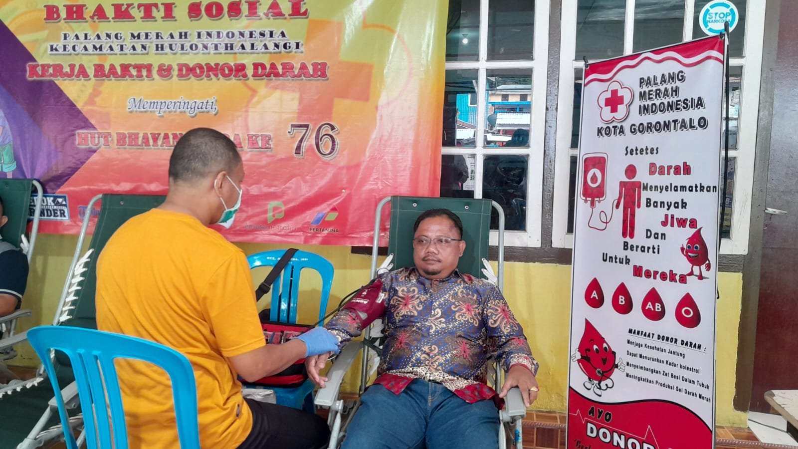 Ketua PMI Kota Gorontalo Turut mendonorkan darah pada Kegiatan Donor Darah dalam rangka memperingati Hari Bhayangkara Ke-76