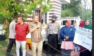 Nasir Giasi menerima masyarakat yang melakukan aksi
