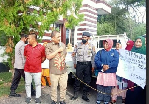 Nasir Giasi menerima masyarakat yang melakukan aksi