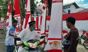 Pedagang Pernak - Pernik Kemerdekaan di Gorontalo