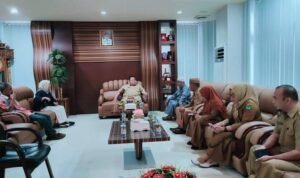 Penjabat Bupati Boalemo, Dr. Drs. Hendriwan, M.Si., Saat Menerima Tim 9 Pengawalan Penataan Ibu Kota Tilamuta