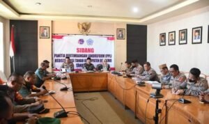 Sekda Boalemo, Sherman Moridu saat memimpin rapat persiapan vaksinasi