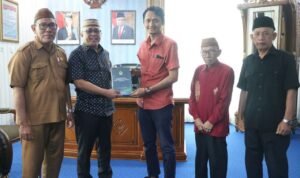 Wakil ketua ll DPRD Provinsi Gorontalo Sofyan Puhi menerima kunjungan dari ketua DPW lembaga Da'wah Islam Indonesia, Selasa, 9 Agustus