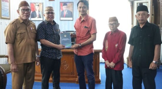 Wakil ketua ll DPRD Provinsi Gorontalo Sofyan Puhi menerima kunjungan dari ketua DPW lembaga Da'wah Islam Indonesia, Selasa, 9 Agustus