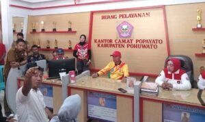 Pemerintah Kabupaten Pohuwato melakukan audiens dengan Lembaga Aksi Bela Rakyat (Labrak) di Kantor Camat Popayato, Senin, 15 Agustus 2022