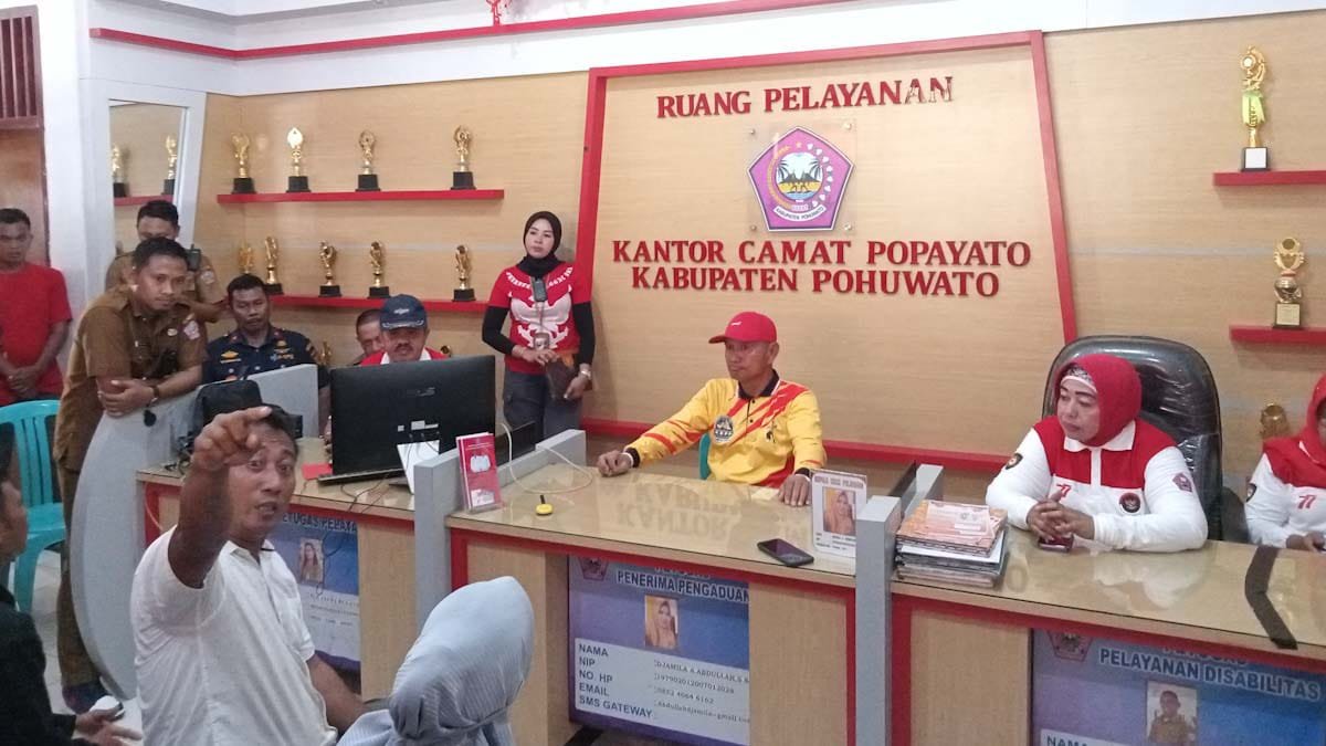 Pemerintah Kabupaten Pohuwato melakukan audiens dengan Lembaga Aksi Bela Rakyat (Labrak) di Kantor Camat Popayato, Senin, 15 Agustus 2022