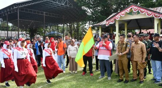 Penjabup Boalemo, Hendriwan Saat Melepas Peserta Lomba Gerak Jalan