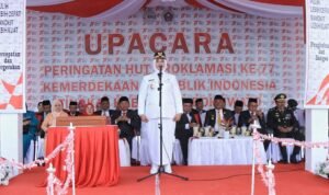 Wakil Bupati Suharsi Igirisa menjadi Inspektur upacara pada penurunan Bendera Merah - Putih, di HUT Kemerdekan Republik Indonesia ke -77 Tahun tingkat Kabupaten Pohuwato