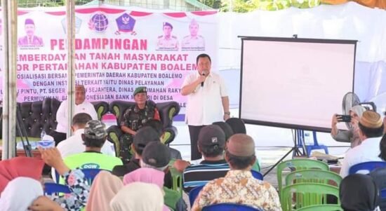 Penjabup Hendriwan Saat Membuka Sosialisasi Pendampingan Pemberdayaan Tanah Masyarakat