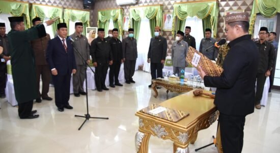 Penjabat Gubernur Gorontalo lantik Penjabat Sekretaris Daerah Provinsi Gorontalo. (Foto Kominfotik)