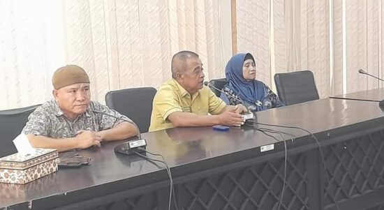 Gabungan Komisi I dan Komisi III DPRD Pohuwato menggelar Rapat Dengar Pendapat sikapi dugaan izasah palsu