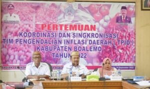 Sekda Boalemo dan Asisten II Saat Mengikuti Rakor Pengendalian Inflasi Daerah