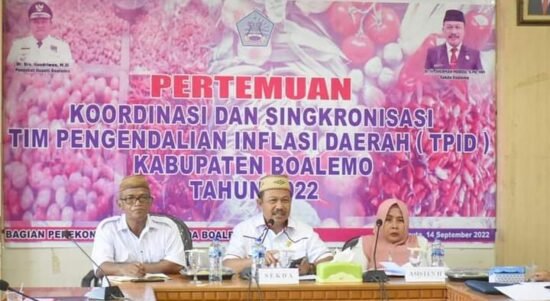 Sekda Boalemo dan Asisten II Saat Mengikuti Rakor Pengendalian Inflasi Daerah