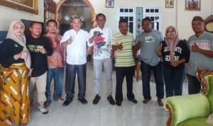 Fikram Salilam saat ditemui sejumlah Alumni SMEA, Jum'at (23/9) di Kediamannya