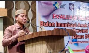 Sekda Darda Daraba memberikan sambutan Sekda Darda pada pada rapat evaluasi pelaksanaan Bulan Imunisasi Anak Nasional (BIAN) tingkat Provinsi Gorontalo, Kamis, 14 Juli, 2022.