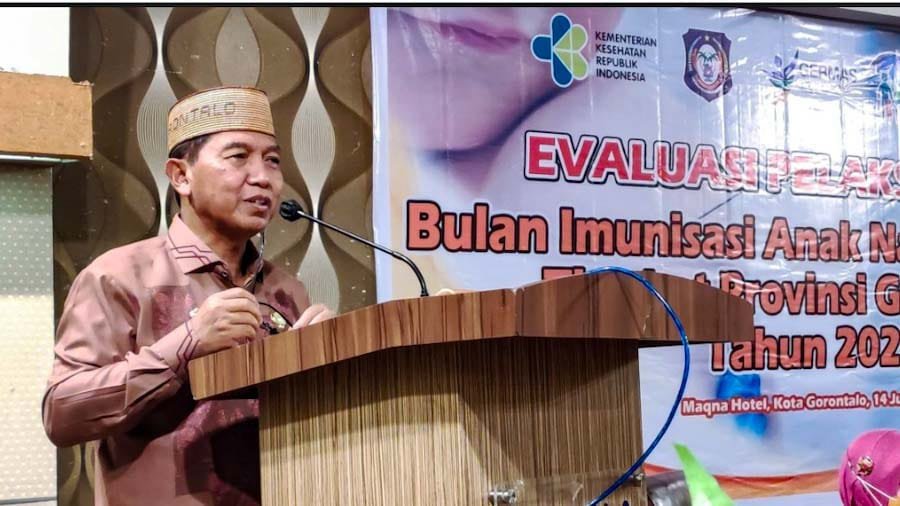 Sekda Darda Daraba memberikan sambutan Sekda Darda pada pada rapat evaluasi pelaksanaan Bulan Imunisasi Anak Nasional (BIAN) tingkat Provinsi Gorontalo, Kamis, 14 Juli, 2022.